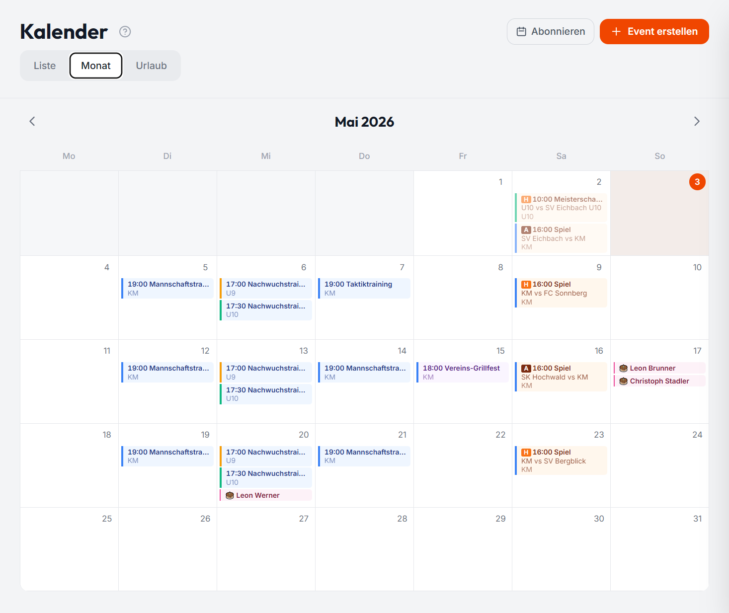 TeamFuchs Kalender — Monatsansicht mit Trainings, Spielen und Multi-Team-Events farbcodiert